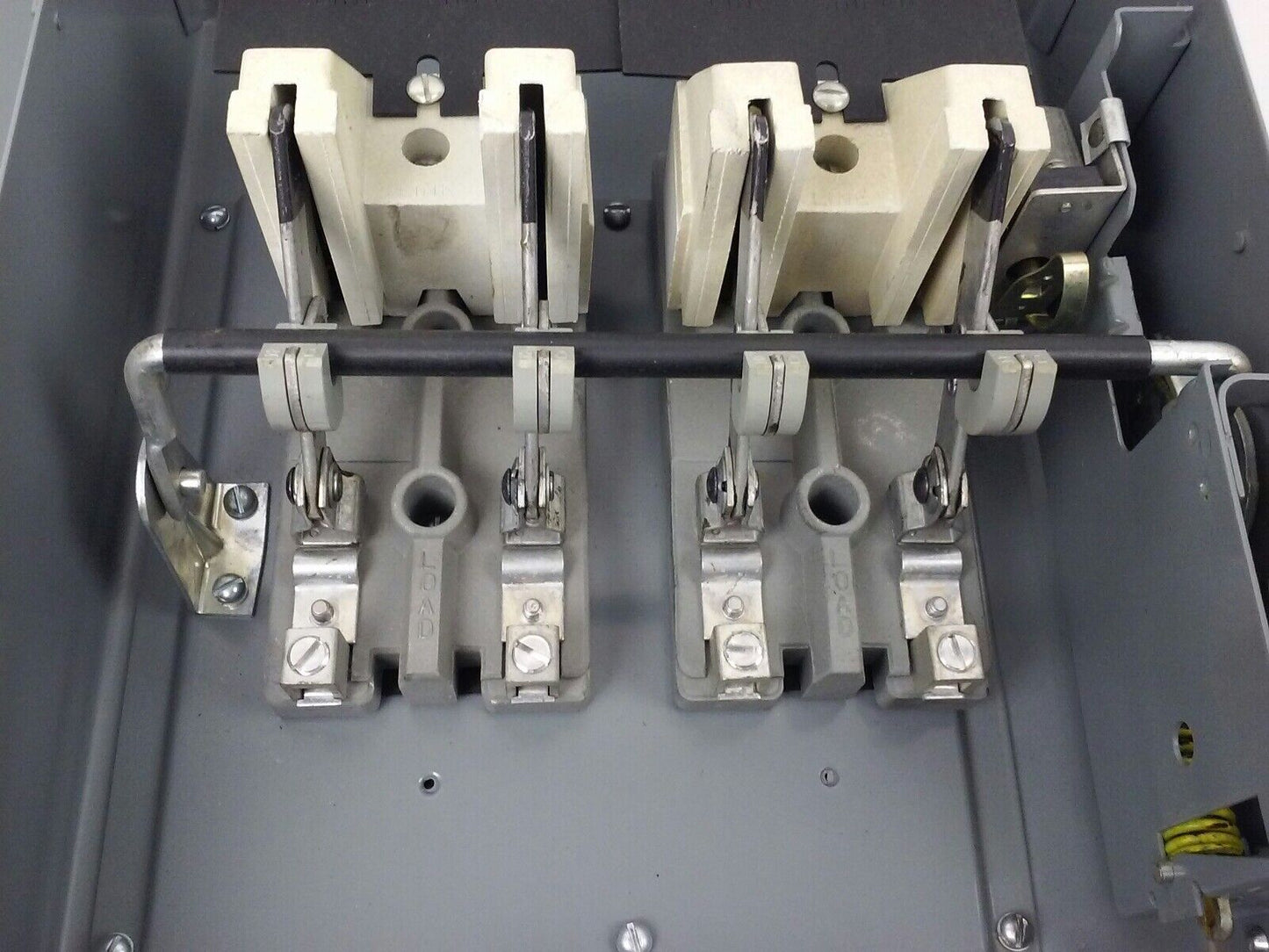 CUTLER HAMMER 4105H2432H, H.D. SAFETY SWITCH, 60A, 600VAC, 4 POLE, MAX H.P. 50