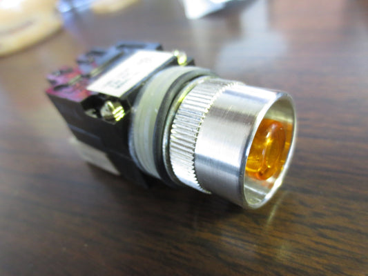 GENERAL ELECTRIC CR104E4224 MIN OILTIGHT ILLUM. PUSHBUTTON 120V - NEW SURPLUS