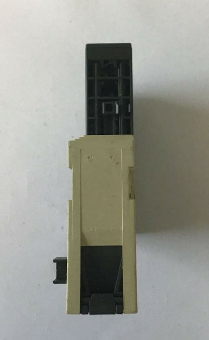 SIEMENS 6ES7 138-4CB10-0AB0 POWER MODULE W/ 6ES7 193-4CD20-0AA0 OUTPUT MODULE