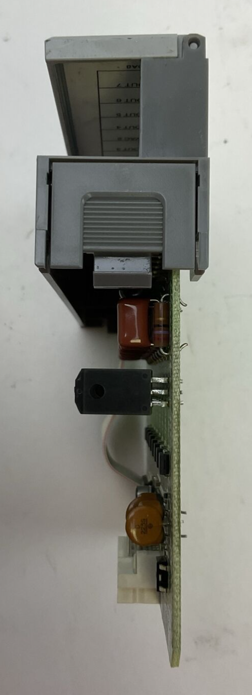 ALLEN BRADLEY 1746-OA8 SER B F/W N/A DIR/VER 10000058878/05 SLC500 OUTPUT MODULE