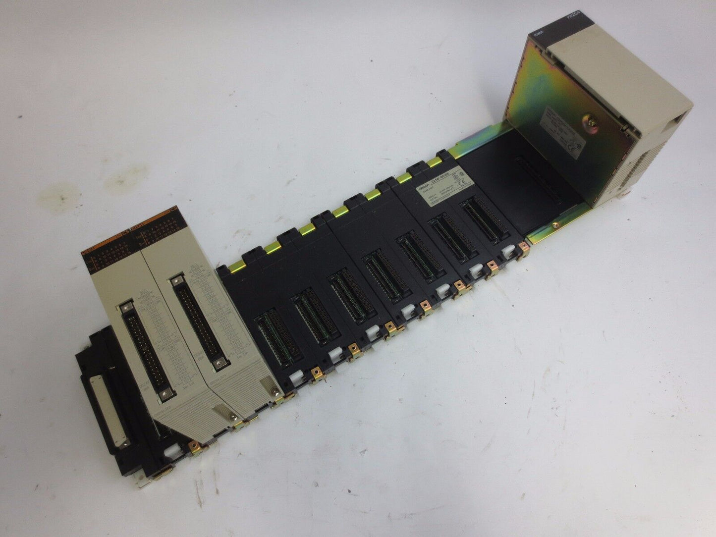 OMRON CS1W-BC103 + C200HW-PA204 PLC BASE UNIT + POWER SUPPLY + CS1W-ID231