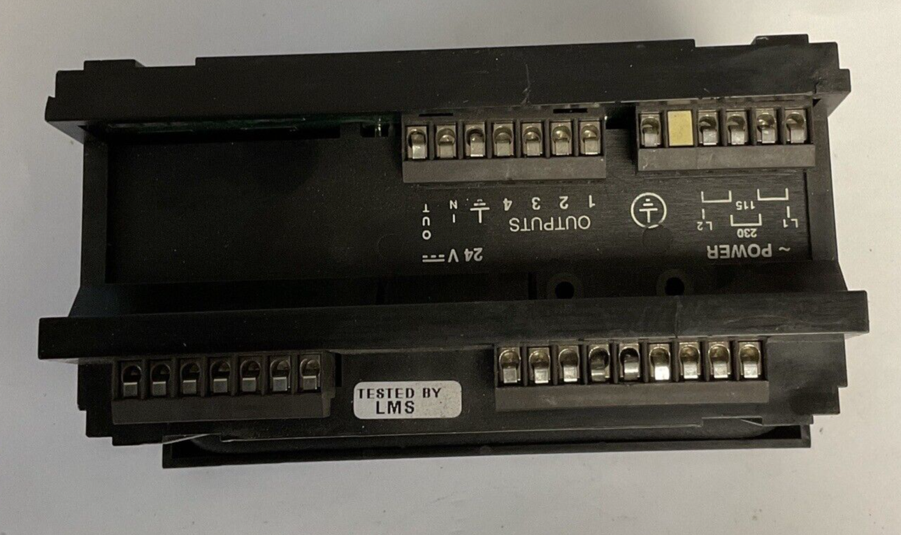 MAX MACHINERY INC 120-200 FLOW INDICATOR CONTROLLER  24VDC 130VAC .4A 50/60HZ