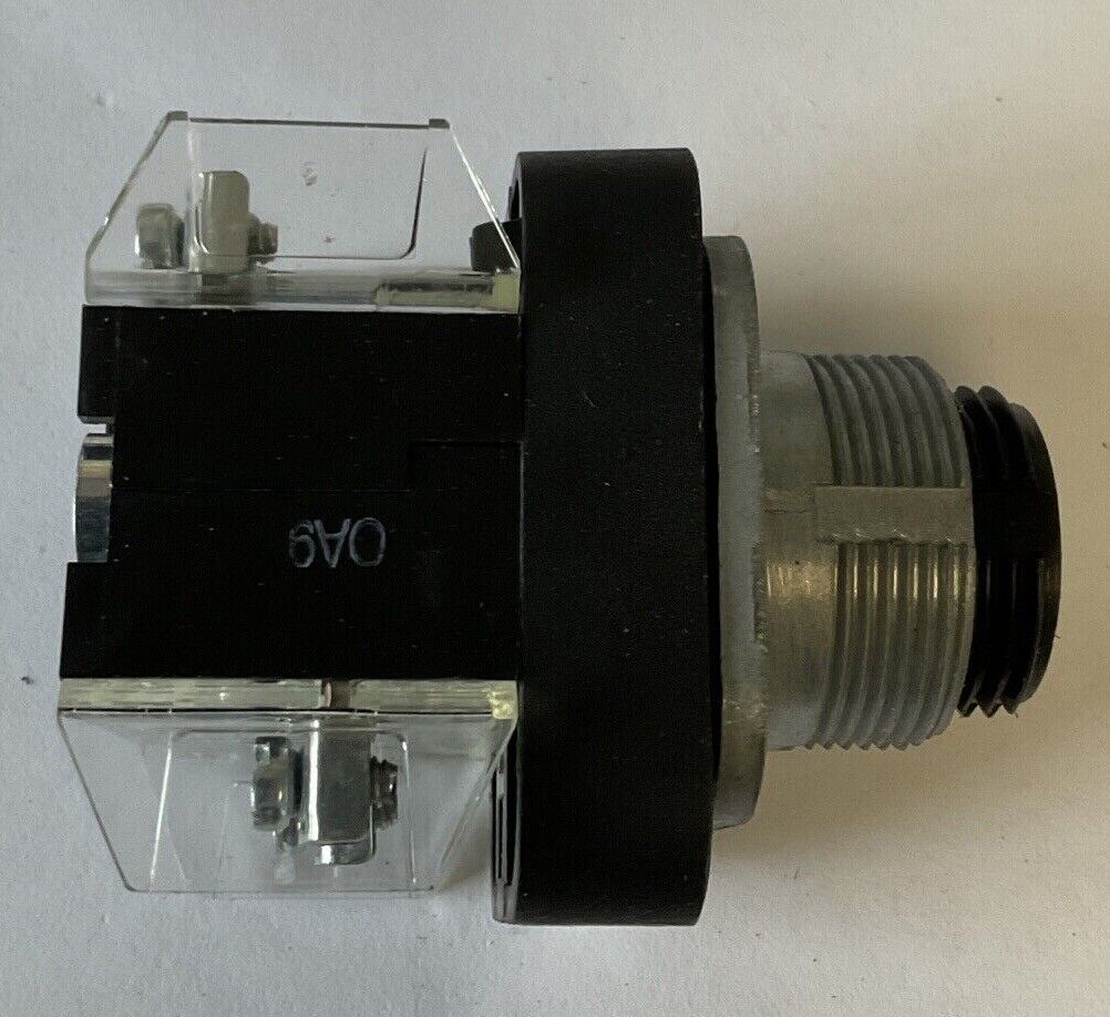 ALLEN BRADLEY 800T-FX6A1 PUSH BUTTON 2 POS. PUSH-PULL SER.T MISSING RED CAP