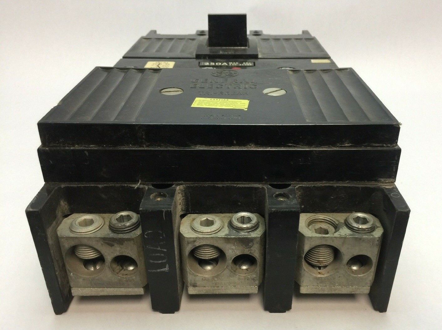 GE TB43F TRI-BREAK CIRCUIT BREAKER 600VAC 250A TRIP A6KA CURRENT LIMITING FUSES