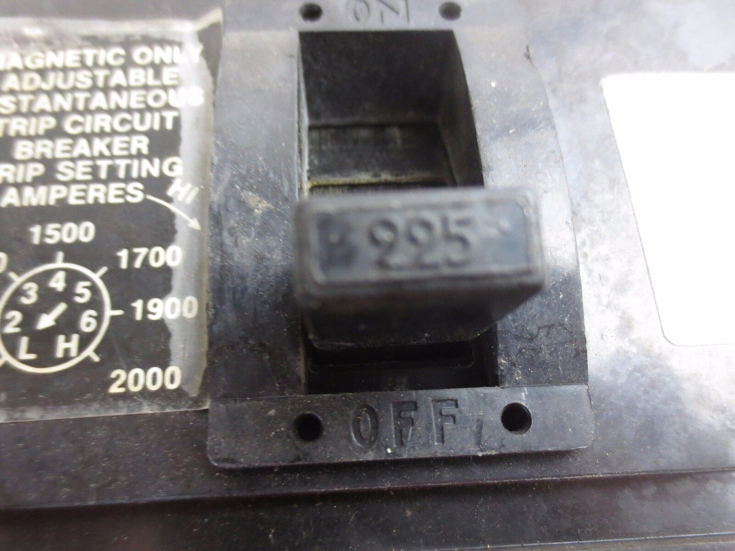 SQUARE D ADJUSTABLE TRIP CIRCUIT BREAKER - 225A, 3P
