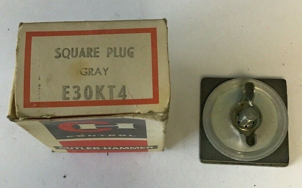 CUTLER HAMMER E30KT4 SQUARE PLUG GRAY ***LOTOF2***