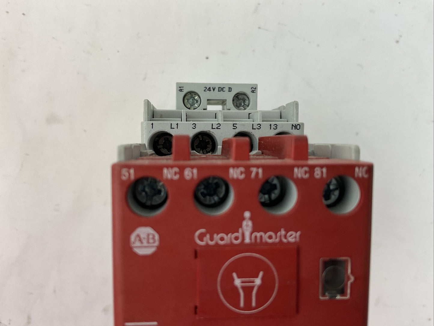 ALLEN BRADLEY 100S-C16DJ14C COIL 24VDC 100-C16D*10 600VAC 30A SER B 100S-F SER B