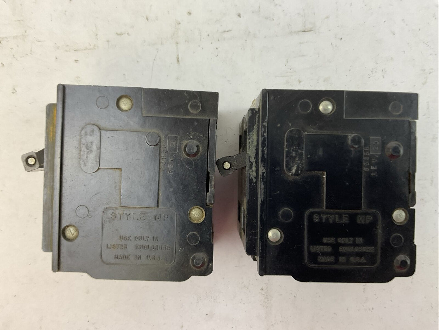 CROUSE-HINDS / MURRAY MP240 CIRCUIT BREAKER 40AMP 2POLE 120/240VAC (LOT OF 2)