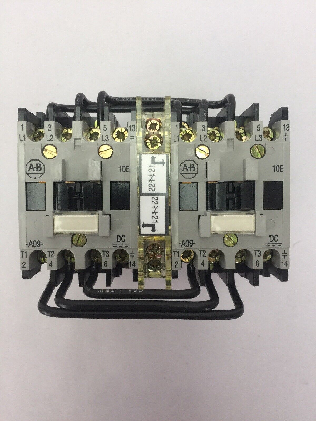 ALLEN BRADLEY 104-A09NZ243 REVERSING CONTACTOR SER A 600VAC 9A 5HP COIL 24VDC