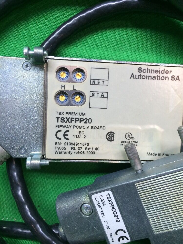 SCHNEIDER AUTOMATION TSXFPP20 COMMUNICATION FIPWAY BOARD W/ TSXFPCG010 CORD