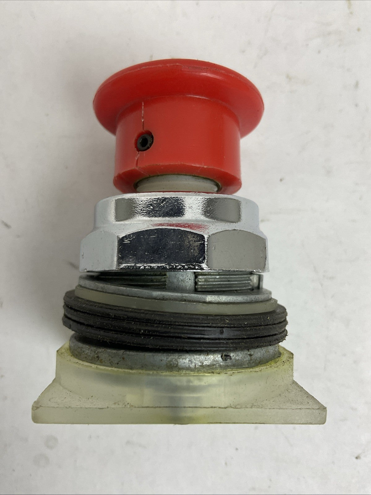 SQUARE D 9001KR24R MUSHROOM BUTTON OPERATOR HAS CRACKS IN THE RED BUTTON