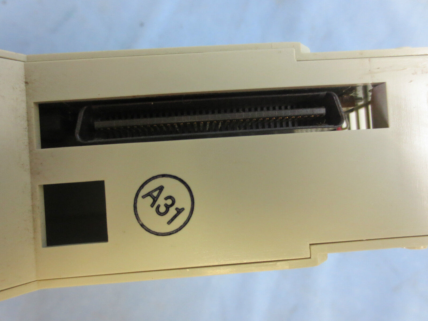 SCHNEIDER AUTOMATION TSX QUANTUM - 140 NOM 211 00 - MODBUS PLUS
