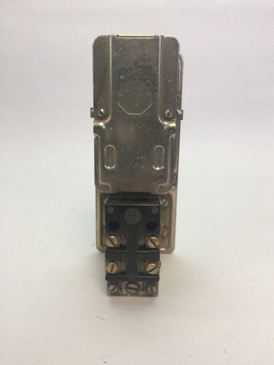 ALLEN BRADLEY 849-Z0D32 TIMING RELAY SER B 600VAC 250VDC 21A244 COIL 120V 60HZ
