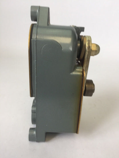 ALLEN BRADLEY 801-ASC27 LIMIT SWITCH ROLLER LEVER NO-NC CONTACTS 600V AC/DC