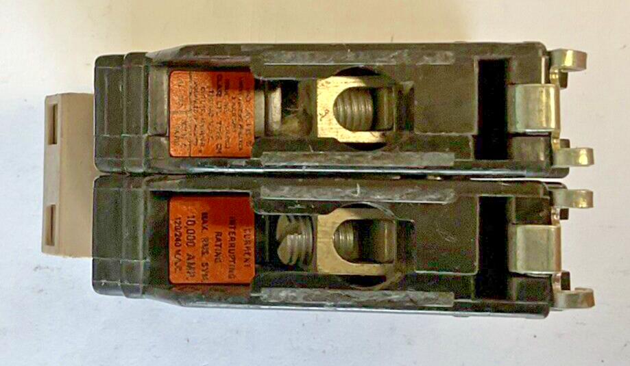 CUTLER HAMMER CH240 CIRCUIT BREAKER 40A 120/240VAC 1POLE ****LOTOF2****