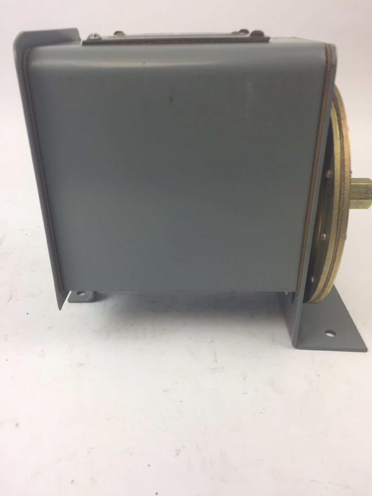 SQUARE D CLASS 9013 TYPE ALW-3 PRESSURE SWITCH 550V CLOSES 35 OPEN 30