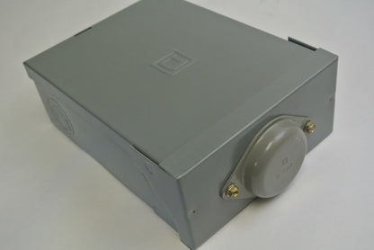 SQUARE D FS-260RB ENCLOSED FUSIBLE PULLOUT, RAINPROOF 120/240VAC 60A NEW SURPLUS