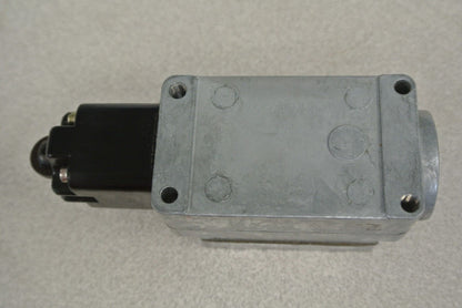 GENERAL ELECTRIC CR9440K1M1 TRACK-PUSH LIMIT SWITCH 10A, 600V - NEW SURPLUS