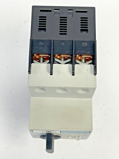 SIEMENS - 3RV1021-0JA10 & 3RV1901-1E - CIRCUIT BREAKER W/  SWITCH TRANSVERSE