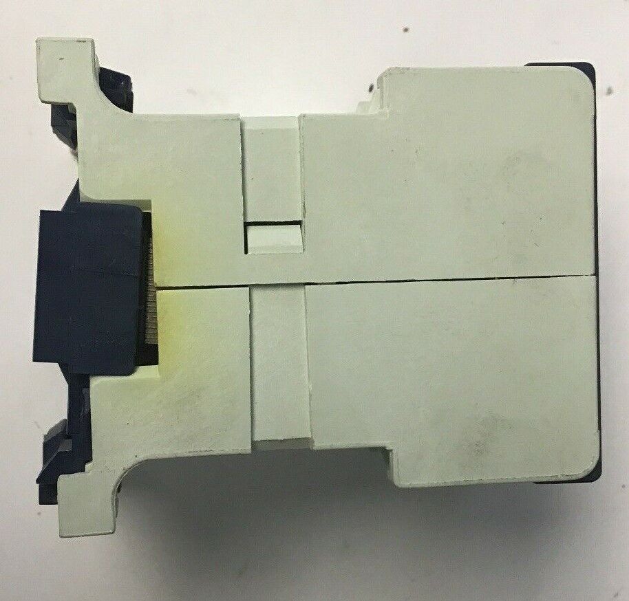 TELEMECANIQUE CA2-EN131M CONTROL RELAY 220V 50HZ