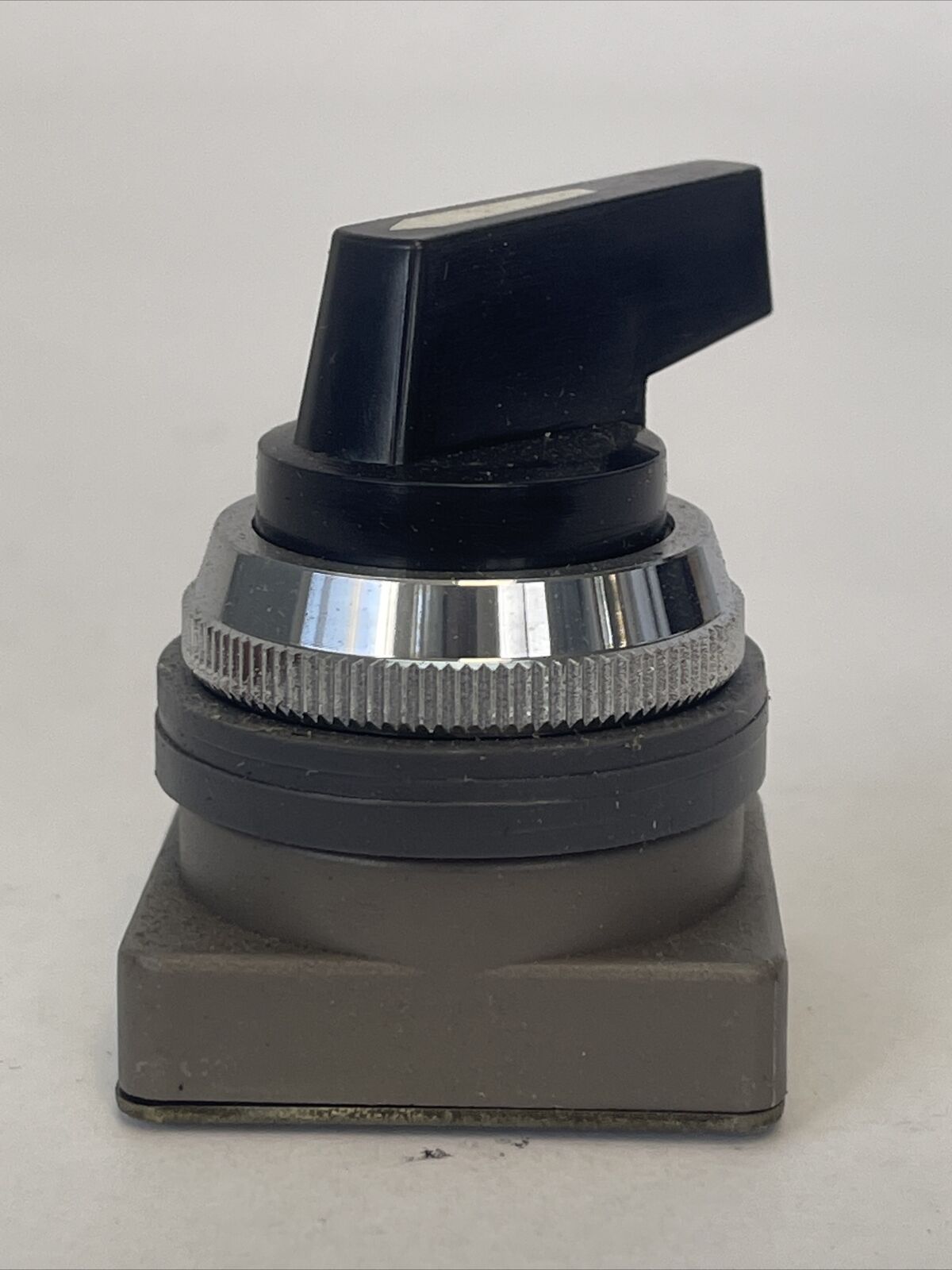 IDEC ASN 2L00 B SELECTOR SWITCH (LOT OF 25)