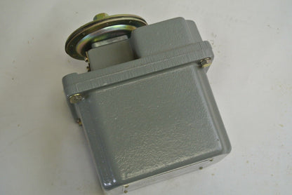 SQUARE D 9012 GAR1 - ELECTROMECHANICAL PRESSURE SWITCH - NEW SURPLUS
