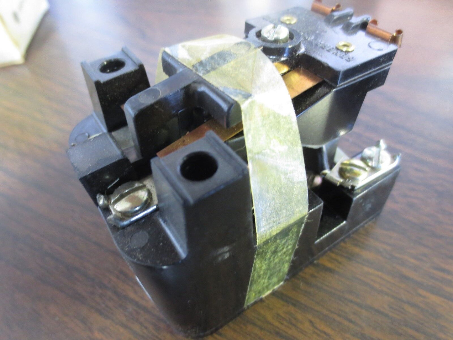 GENERAL ELECTRIC CR2790E100C8 GENERAL PURPOSE RELAY, 10A 24V 60Hz - NEW SURPLUS