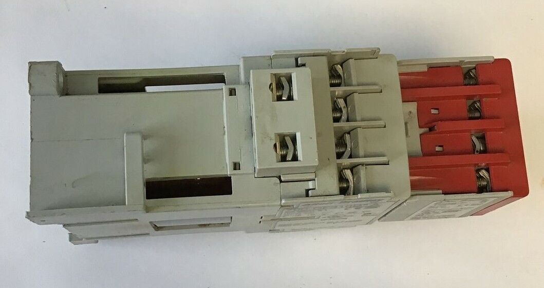 ALLEN BRADLEY 700-CF310D*A CONTACTOR SER.A 600VAC W/ 100S-F SER.B GUARD MASTER