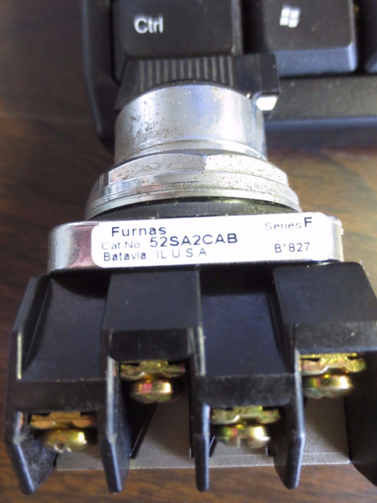 FURNAS 52SA2CAB Ser. F - THREE-POSITION SWITCH, CENTER OFF - 52BJK