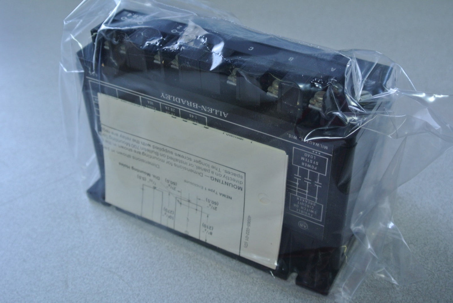 ALLEN-BRADLEY 813S-VON Ser. B LINE VOLTAGE MONITOR RELAY 440/380V - NEW SURPLUS