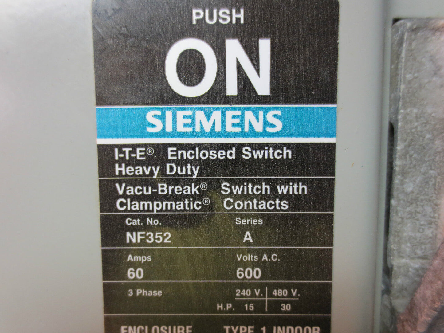 SIEMENS I-T-E NF352 ENCLOSED SWITCH HEAVY-DUTY VACU-BREAK w/ CLAMPMATIC CONTACTS