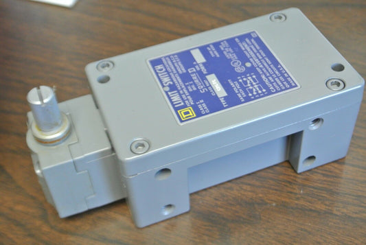 SQUARE D 9007 CR61C Ser. A / NEW TYPE C HEAVY DUTY LIMIT SWITCH / NEW SURPLUS
