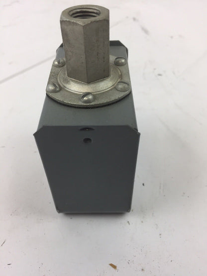 CUTLER HAMMER 10017H4D PRESSURE SWITCH W/O PUL. ORIFICE OPEN 40 LBS CLOSE 20 LBS
