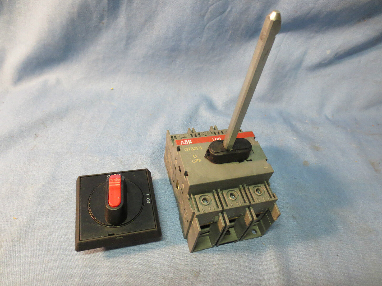 ABB OT30F3 FRONT-OPERATED SWITCH DISCONNECTOR w/ SHAFT & KNOB 1SCA105068R1001