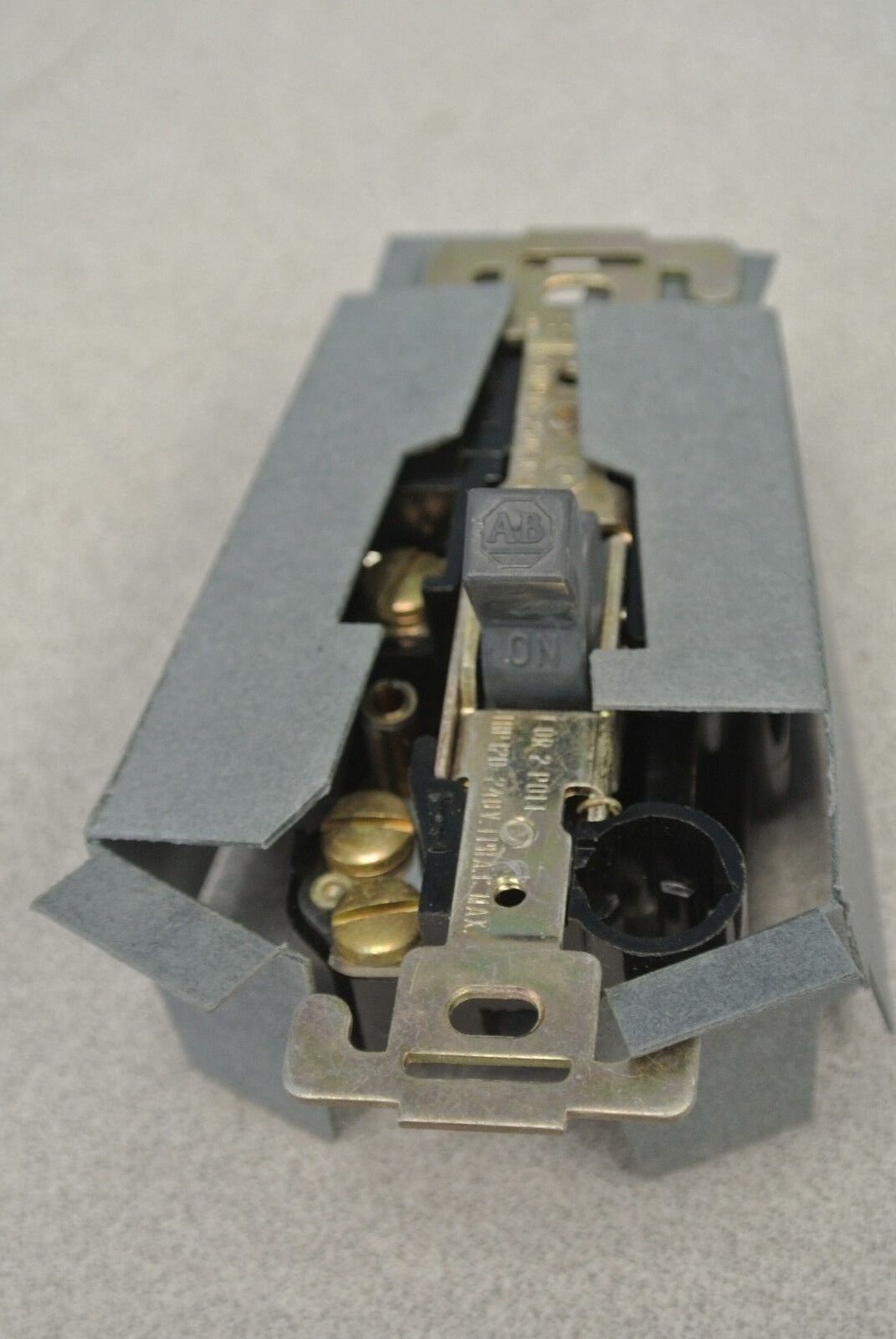 ALLEN-BRADLEY 600-TKX216 / MANUAL MOTOR STARTING SWITCH, TOGGLE / NEW SURPLUS