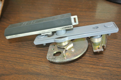 ALLEN-BRADLEY 1494F-LL2 / DOOR HARDWARE KIT / TOP & BOTTOM LATCH / LH OPERATOR