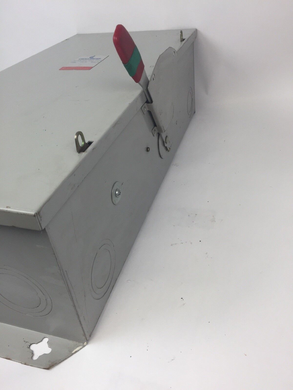 CHALLENGER GD324NFC 200 AMP 240 VAC 3 POLES TYPE 1 NON FUSIBLE GENERAL DUTY