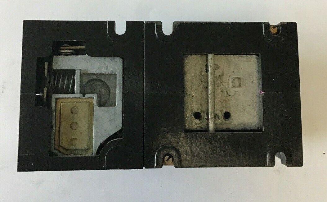 GENERAL ELECTRIC CR122A25702 INDUSTRIAL RELAY 200VAC 10A SER.A 115V 60HZ