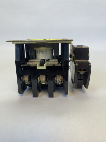 JOSLYN CLARK DP3C304-24 DEFINITE PURPOSE CONTACTOR A77-309027A-3 600VAC COIL 24V