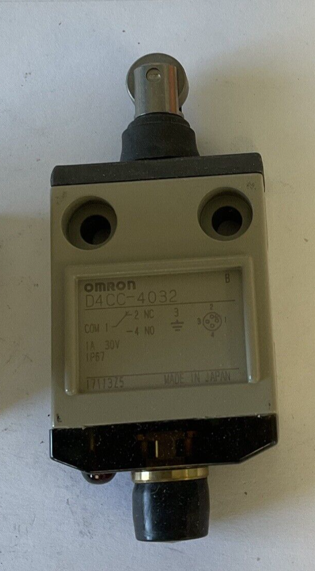 OMRON D4CC-4032 LIMIT SWITCH