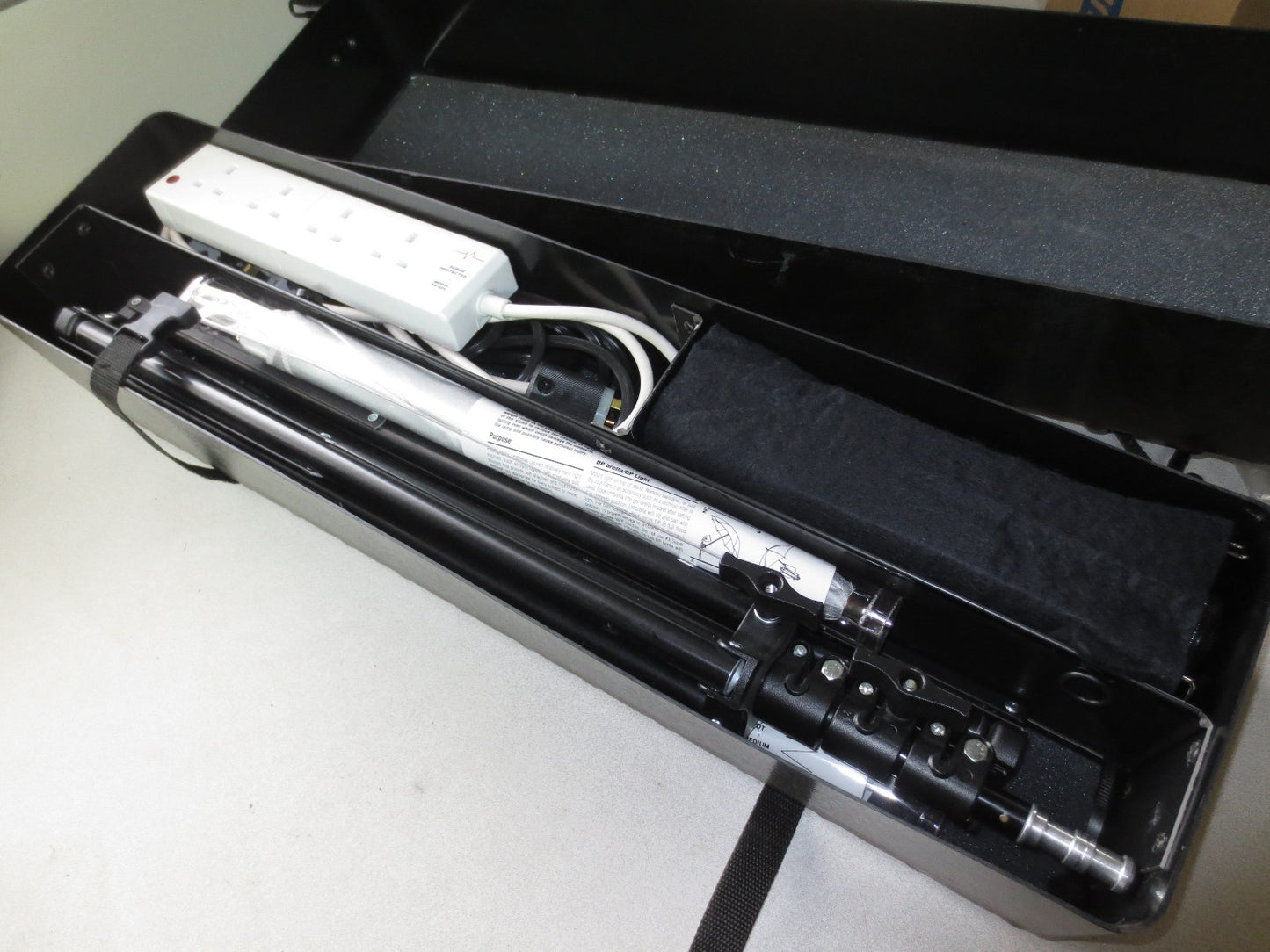 LOWELL TOTA PROFESSIONAL PHOTOGRAPHY LIGHTING SYSTEM - LIGHTS TRIPODS UMBRELLAS