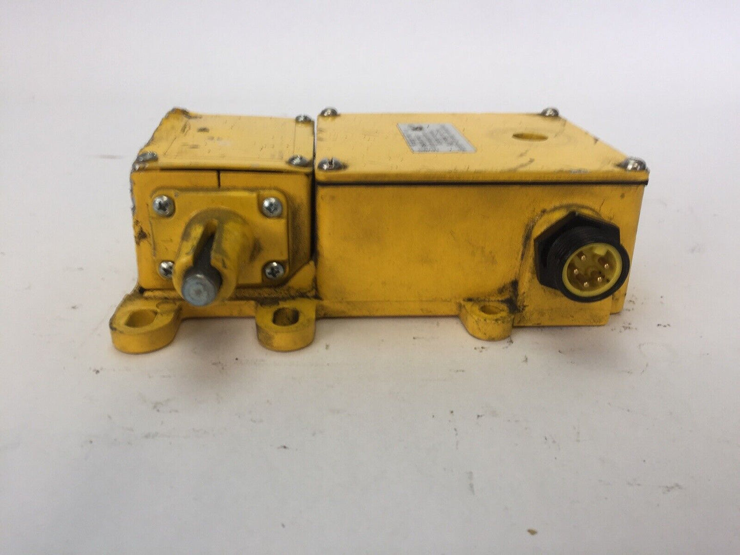 REES 04962-100 CABLE OPERATED SWITCH