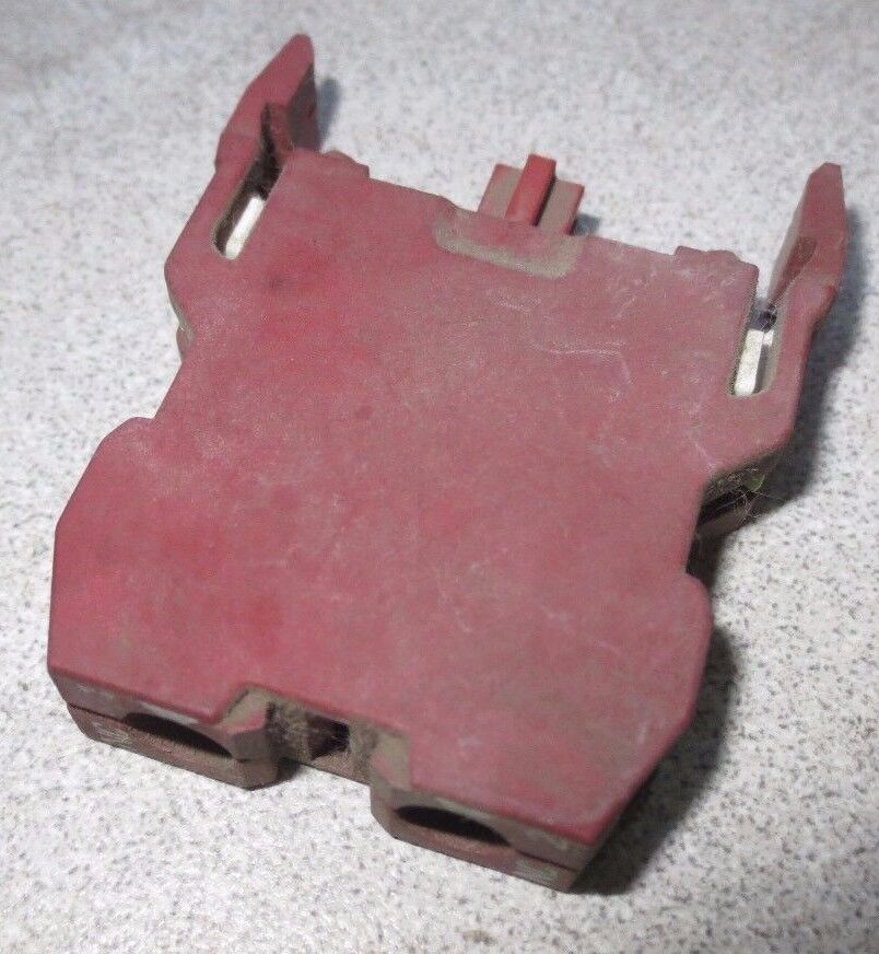 SIEMENS 3SB1400-0C PUSH BUTTON CONTACT BLOCK - USED