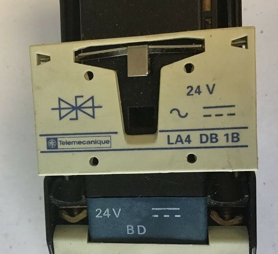 TELEMECANIQUE CA3DN62BDREQ3548G6 RELAY CONTROL W/ LA1DN31 W/ LA4DB1B **LOTOF3**