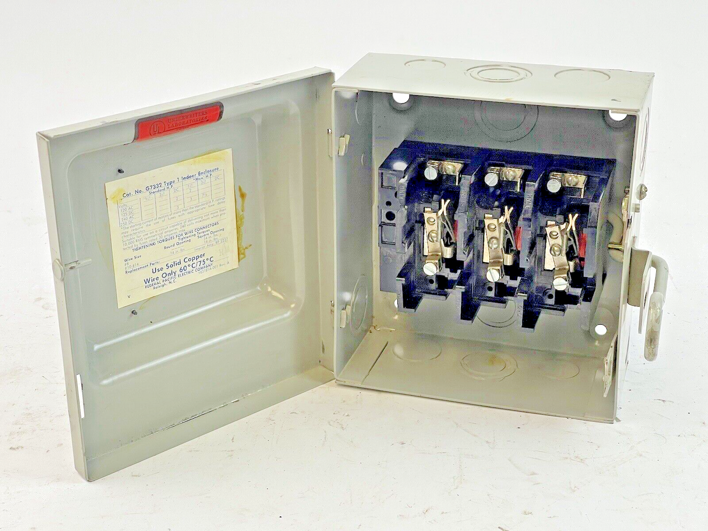 FEDERAL PACIFIC - G7332 - ENCLOSED SWITCH - 30 AMP, 3 POLE, 240 VAC, NEMA TYPE 1