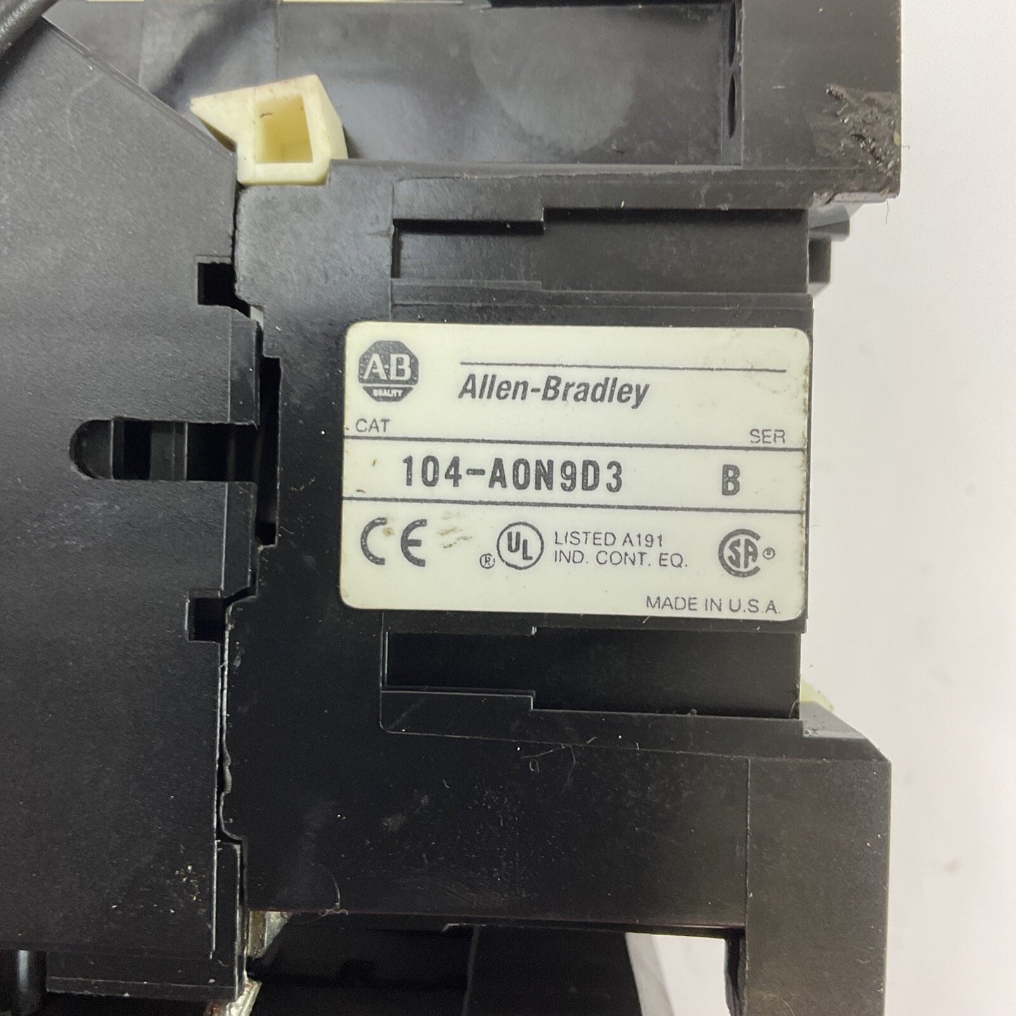 ALLEN BRADLEY 104-A0N9D3 REVESRSING STARTER SER B 600VAC 7-1/2HP  COIL 120V 60HZ