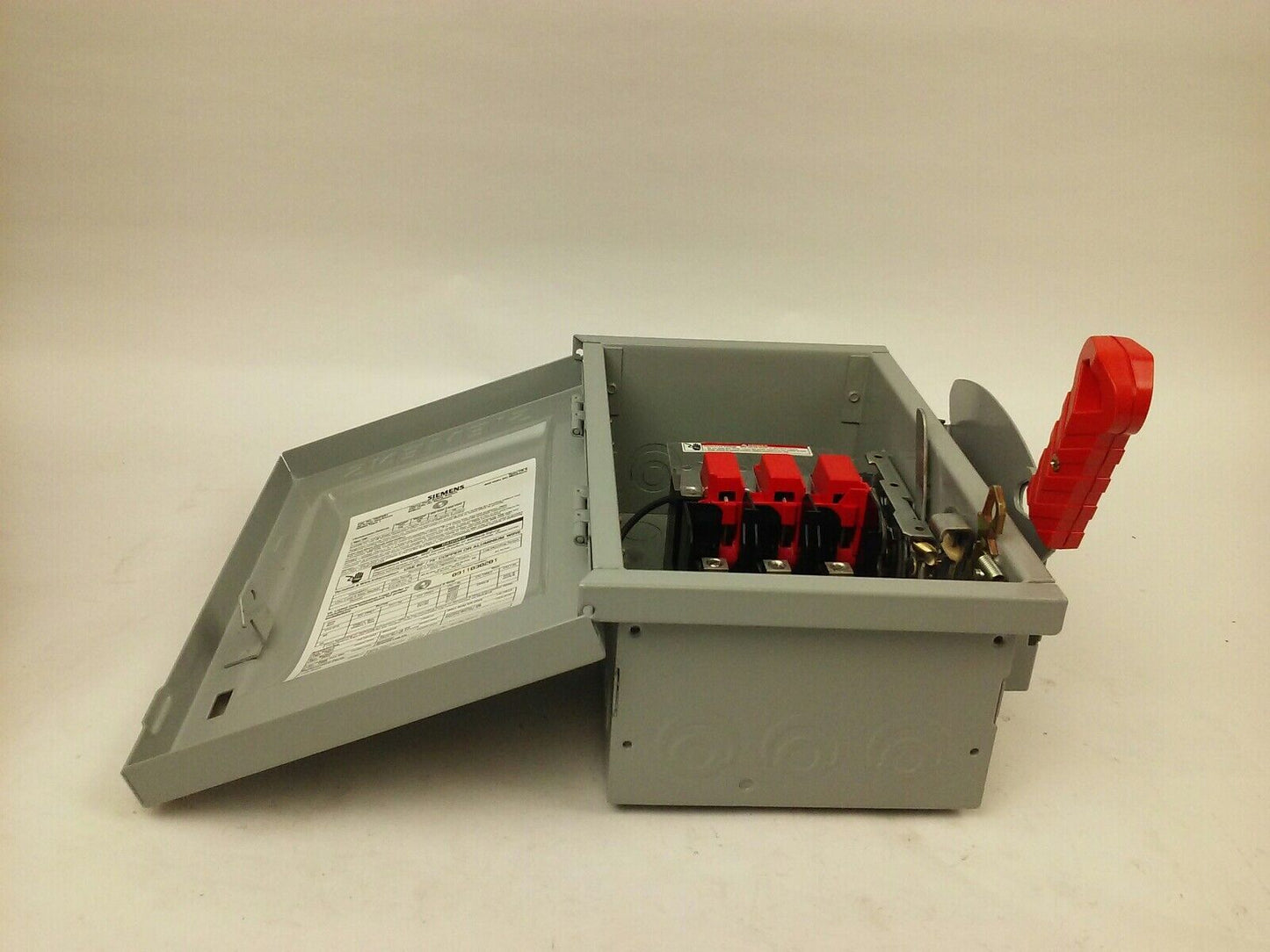 SIEMENS HNF261 NON FUSIBLE SAFETY SWITCH TYPE 1 ENCLOSURE TYPE VB11 30A 600V