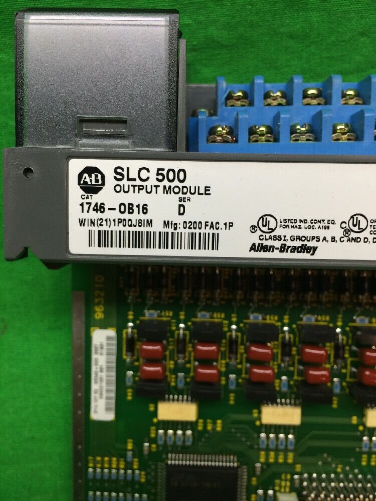 ALLEN-BRADLEY 1746-OB16 SER. D OUTPUT MODULE