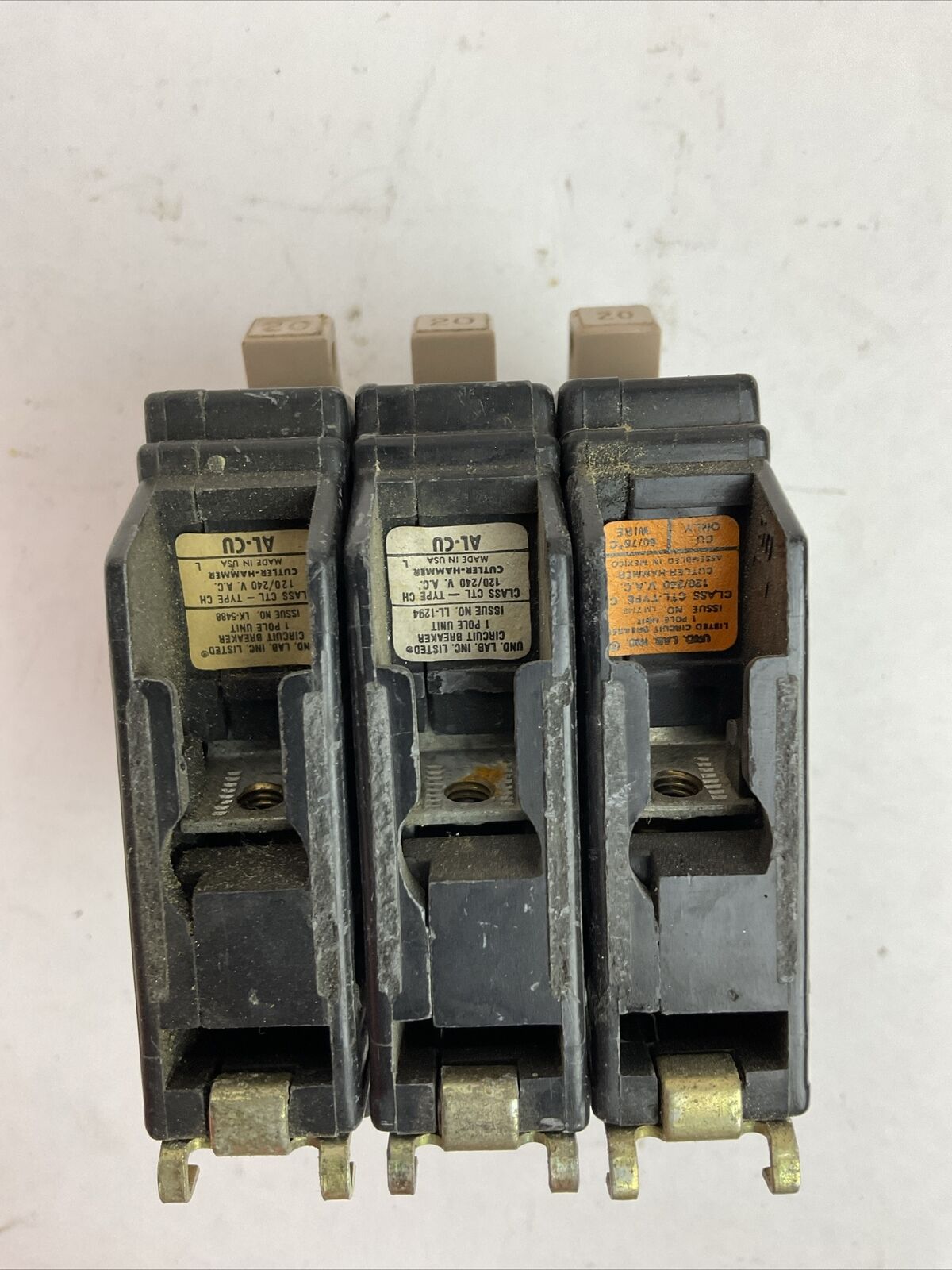 CUTLER HAMMER CH120 1POLE CIRCUIT BREAKER 20AMP 120/240VAC (LOT OF 3)