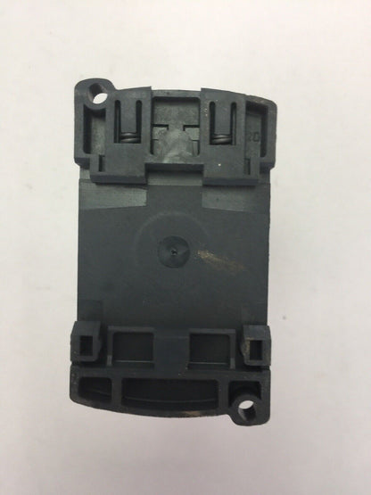 TELEMECANIQUE CAD50 BL RELAY 600VAC 10A  COIL 24VDC 2,4 W
